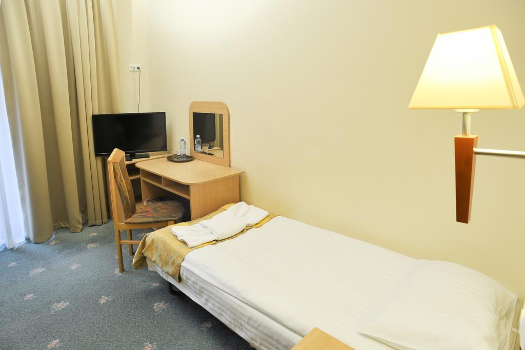 Hotel Mir-Jan Spa Ladek-Zdroj Quarto foto