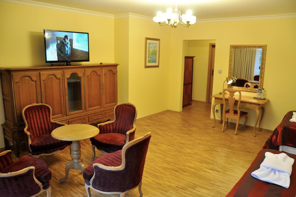 Hotel Mir-Jan Spa Ladek-Zdroj Quarto foto