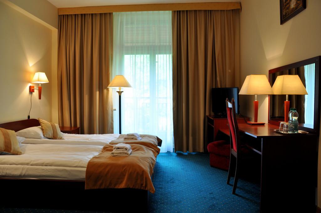 Hotel Mir-Jan Spa Ladek-Zdroj Quarto foto