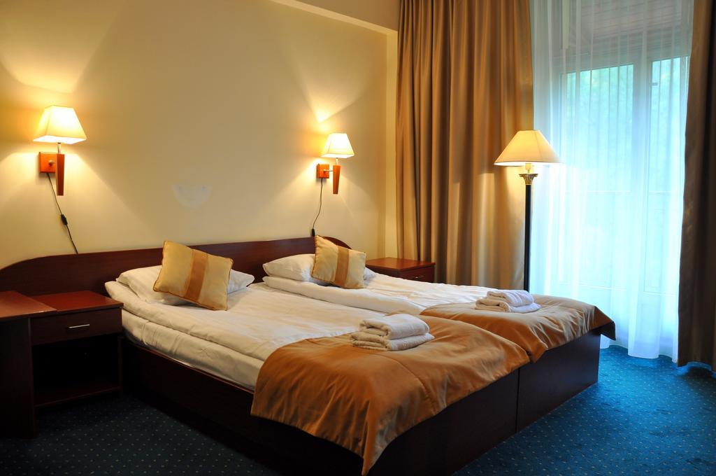 Hotel Mir-Jan Spa Ladek-Zdroj Quarto foto
