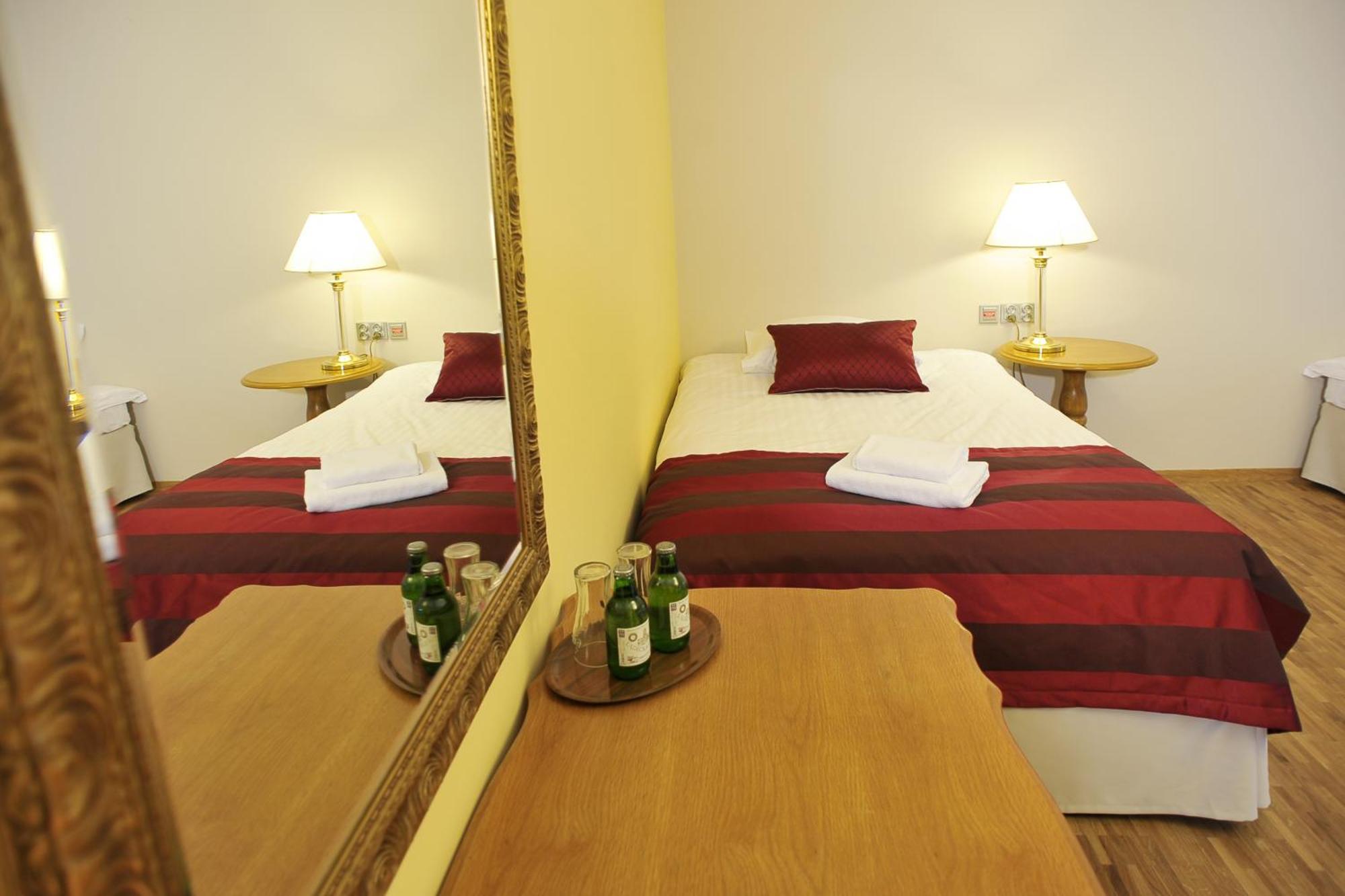 Hotel Mir-Jan Spa Ladek-Zdroj Quarto foto